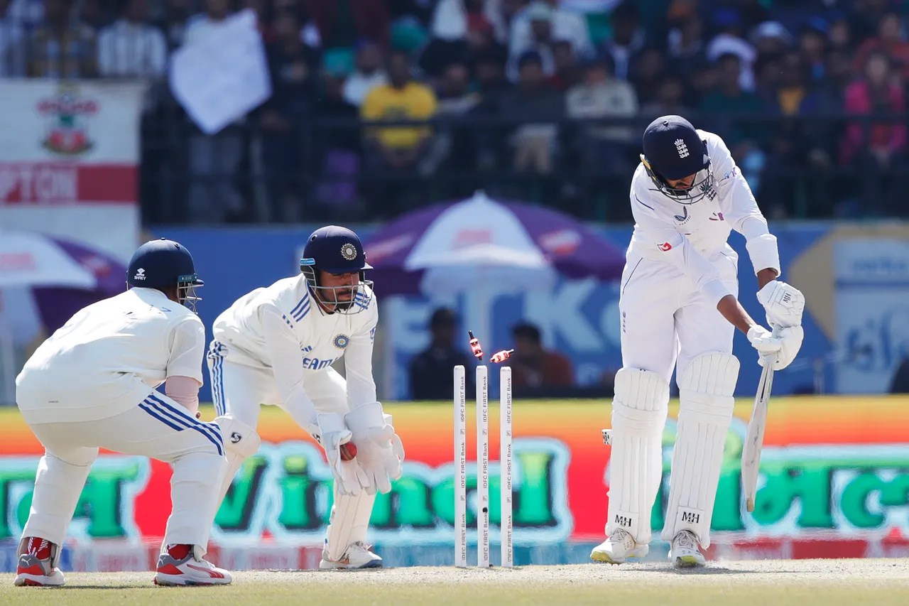 IND vs ENG | Twitter in splits as blissfully unaware Bashir confidently signals for review after being bowled