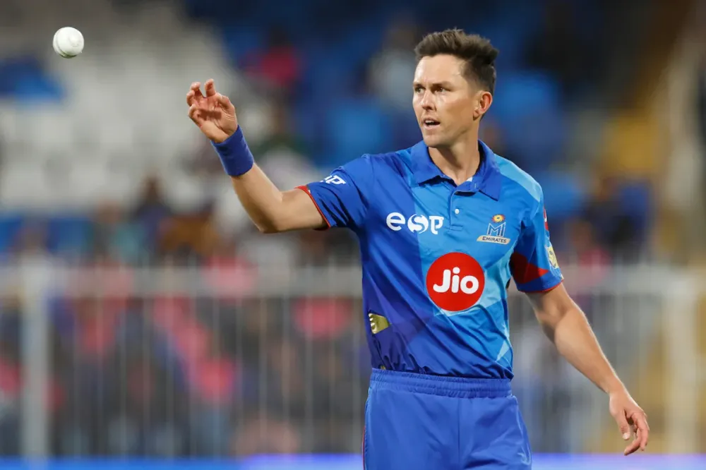 ILT20 | Twitter in awe as Trent Boult leaps into tournament folklore with one-handed stunner