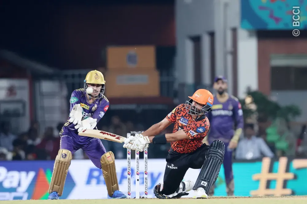 KKR vs SRH | Twitter Reacts as Jaydev 'Unlucky' Unadkat survives being bowled only to get out LBW