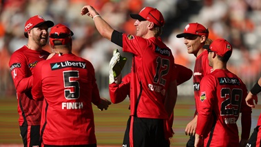 WATCH, BBL | Will Sutherland distorts into mid-air 360 to take catch of the season