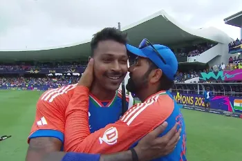 ‌IND vs SA | Twitter reacts to Rohit kissing emotional Hardik after sweet redemption