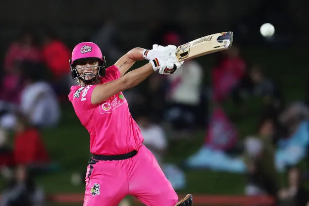WBBL 2022 | Twitter blasts Ash Gardner for costing Ellyse Perry wicket with ludicrous DRS snub