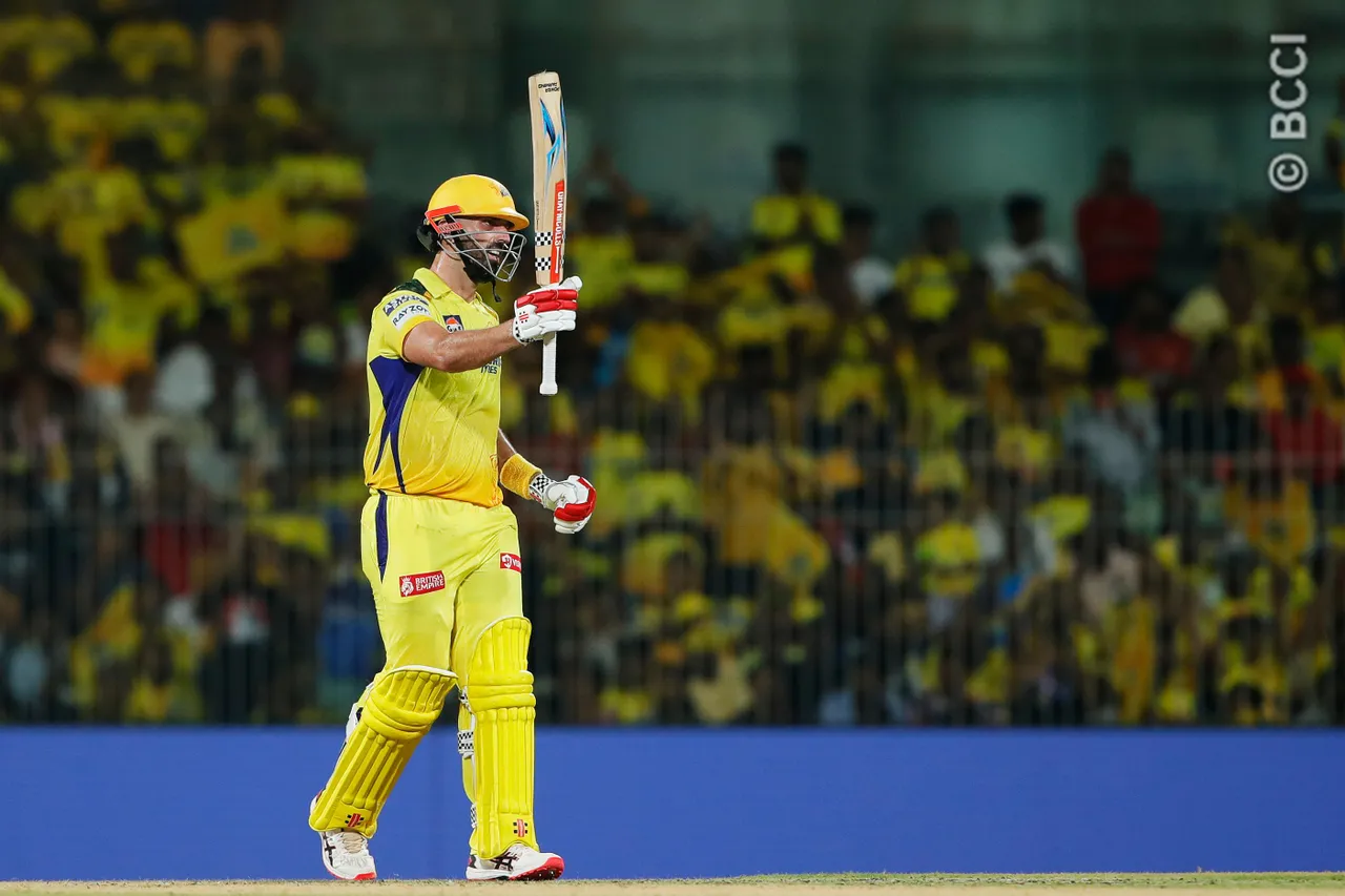 CSK vs SRH | Twitter reacts to Daryl Mitchell's Surya-like gesture after notching up maiden IPL fifty