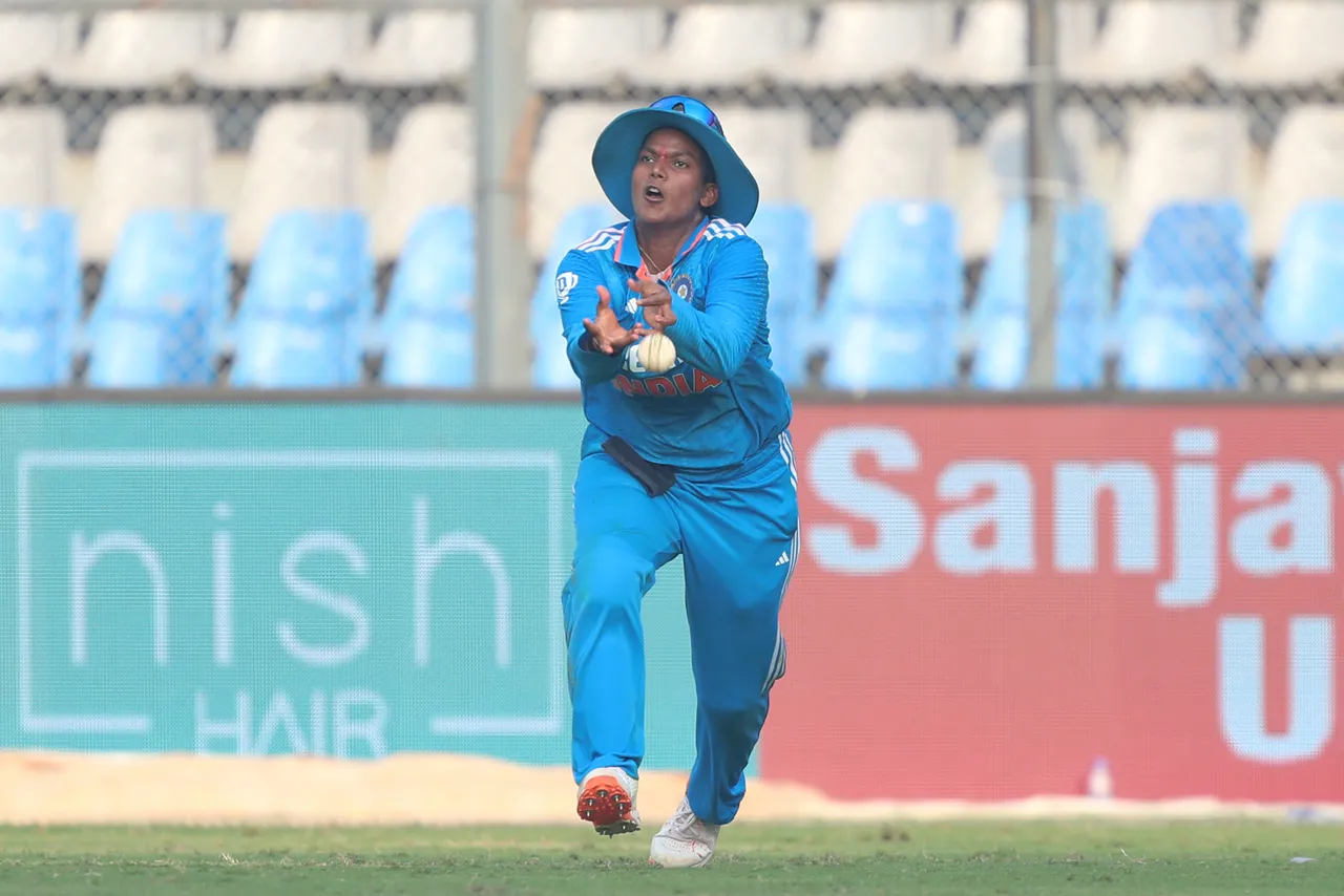 ‌IND-W vs AUS-W | Twitter reacts at Deepti Sharma's slip fielding blip in Wankhede
