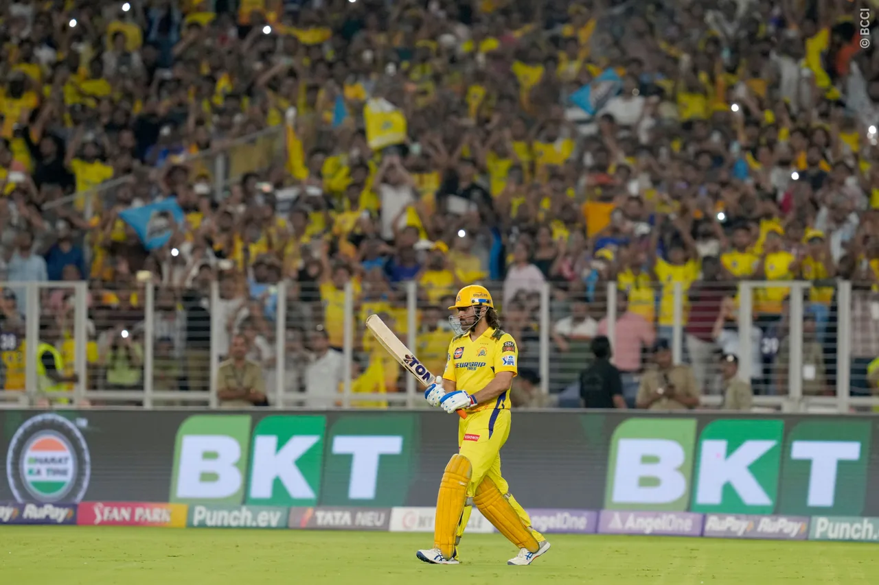 CSK vs GT | Twitter reacts as Thala's stardom continues as fan breaches ground to meet Dhoni