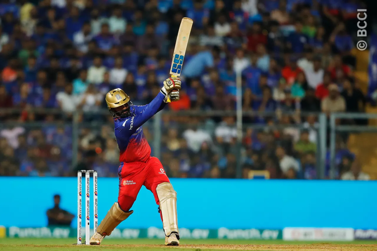IPL 2024 | Twitter reacts to obstinate Hardik gifting DK back-to-back boundaries with poor captaincy