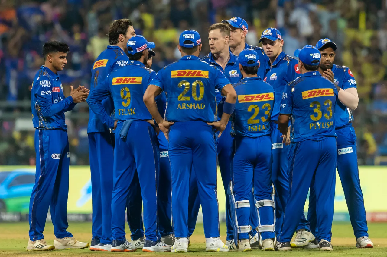 IPL 2023, MI vs CSK | Twitter reacts as Wankhede security tries to come to MI’s rescue by disrupting Conway