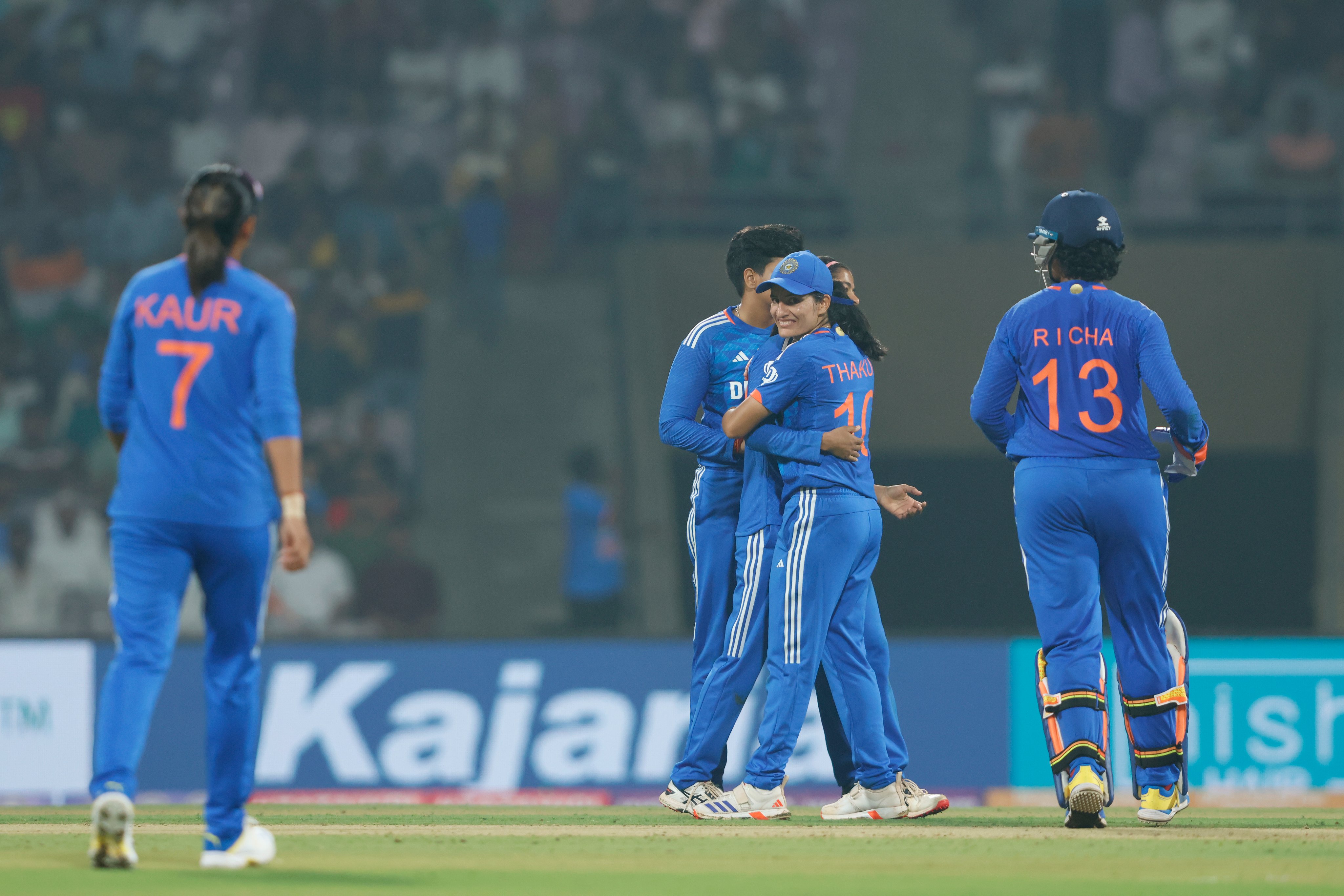‌IND-W vs AUS-W | Twitter abuzz as Jemimah and Renuka mirror Pakistan’s age-old fielding woes in Mumbai
