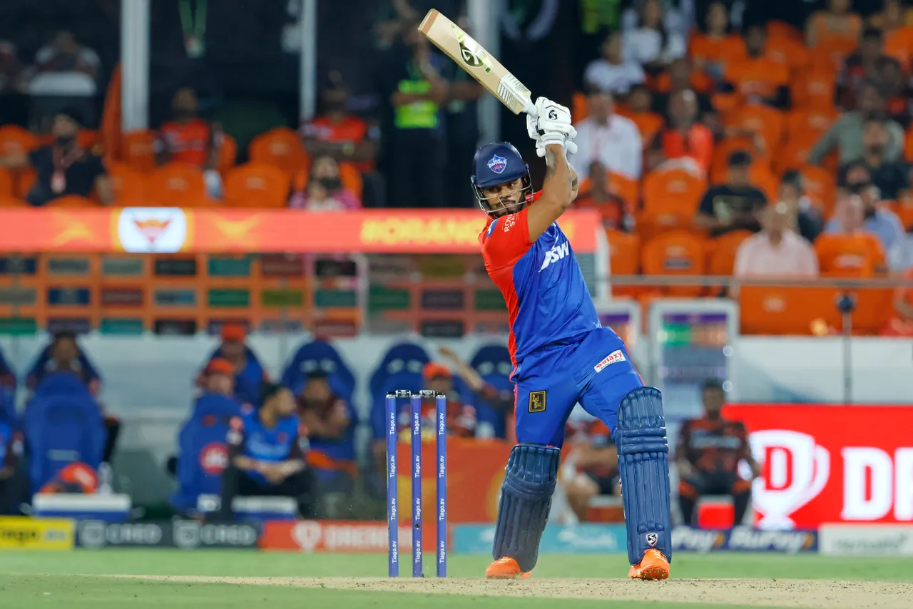 IPL 2023 | Twitter cries brainfade as DC batters get stranded in the middle causing comical run out