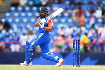 ‌IND vs AUS | Twitter reacts as Rohit blitzkreig wrecks Australia helping India cement Semi-Final spot