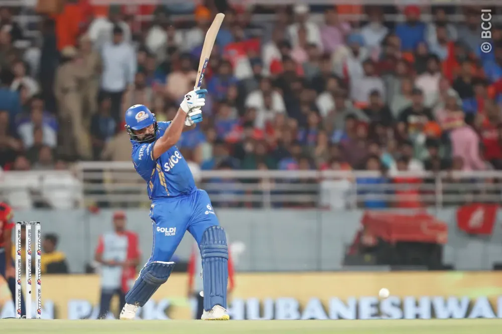 ‌IPL 2024 | Twitter and Hardik celebrate Rohit Sharma’s uncanny one-handed six in 250th IPL game