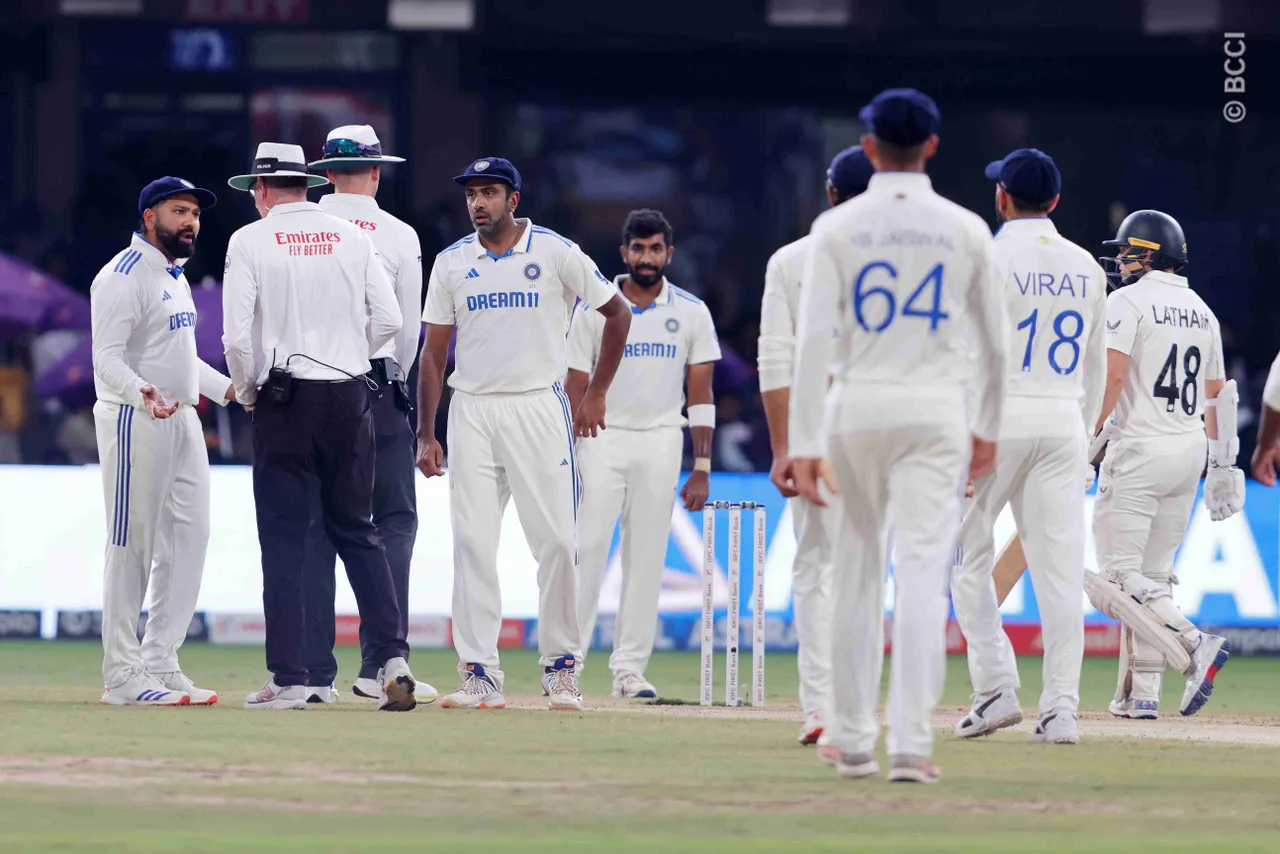 ‌IND vs NZ | Twitter reacts to heated Ro-Ko argue umpires over New Zealand bad light advantage