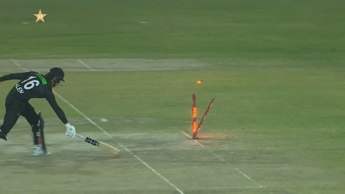 Pak vs NZ | Twitter in disbelief at Pakistan's fielding standards after super-sub inflicts elite run-out