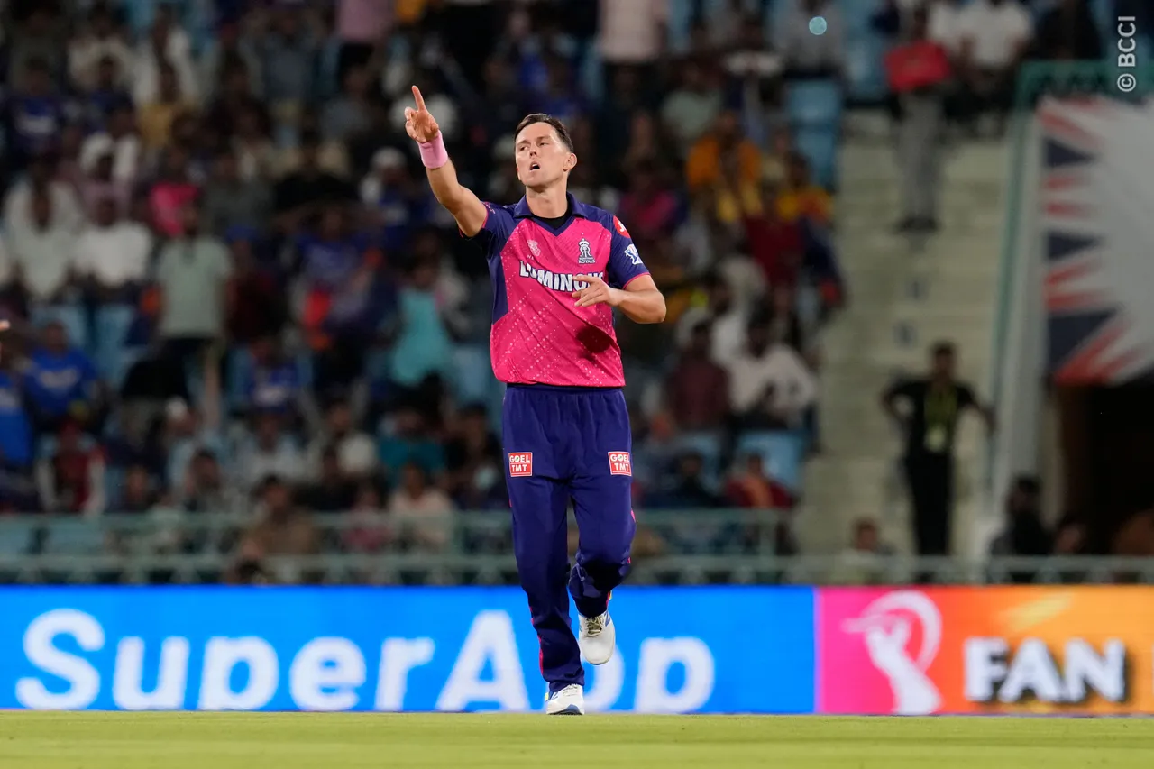 IPL 2024 | Twitter reacts to bewildered Boult due to weird bail glitch leading to dead ball