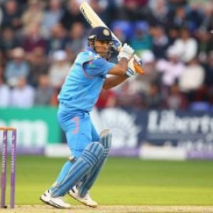 Axar Patel stars for Gujarat; Dhoni disappoints again in Hazare trophy