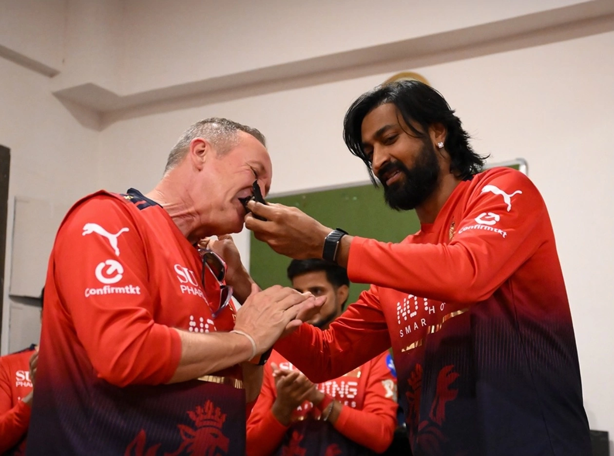 Watch Krunal Pandya Celebrate His Birthday with Royal Challengers Bengaluru Teammates.