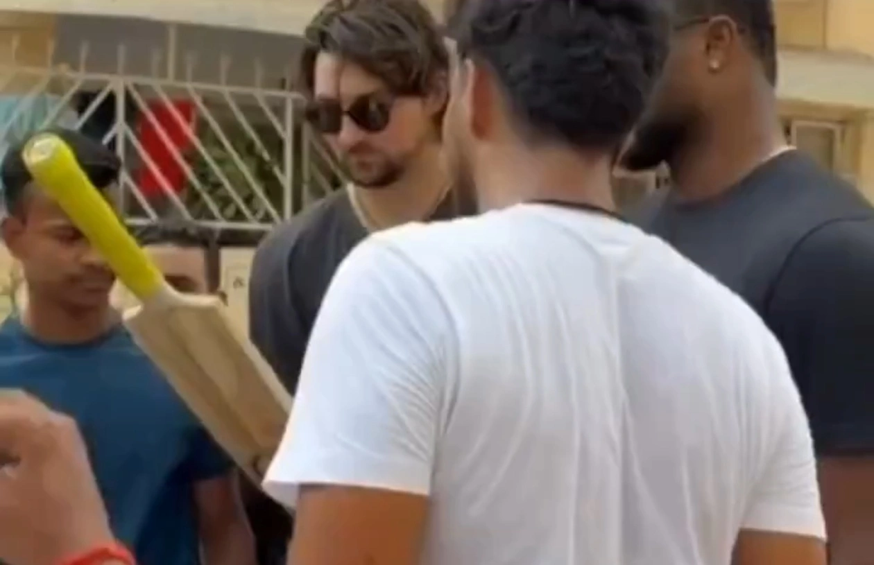 Twitter Loves It as Tim David & Romario Shepherd Play Gully Cricket in Delhi.