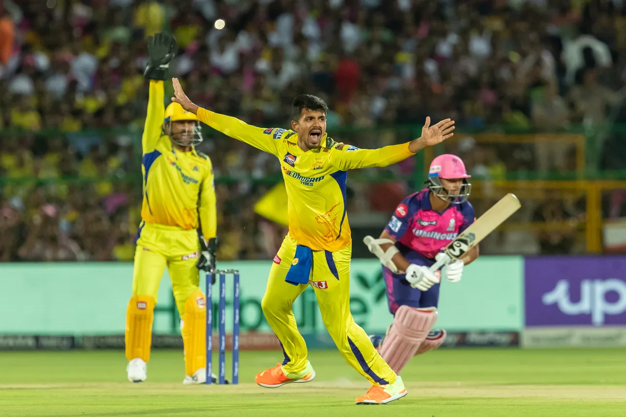 IPL 2023, RR vs CSK | Twitter and Maheesh Theekshana in disbelief as Dhoni Review System goes wrong