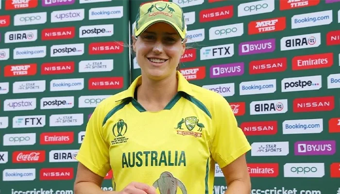 Ellyse Perry with Man of the Match award in ODI World Cup.