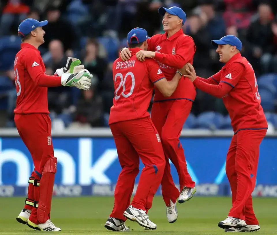 England defeated New Zealand by 10 runs.