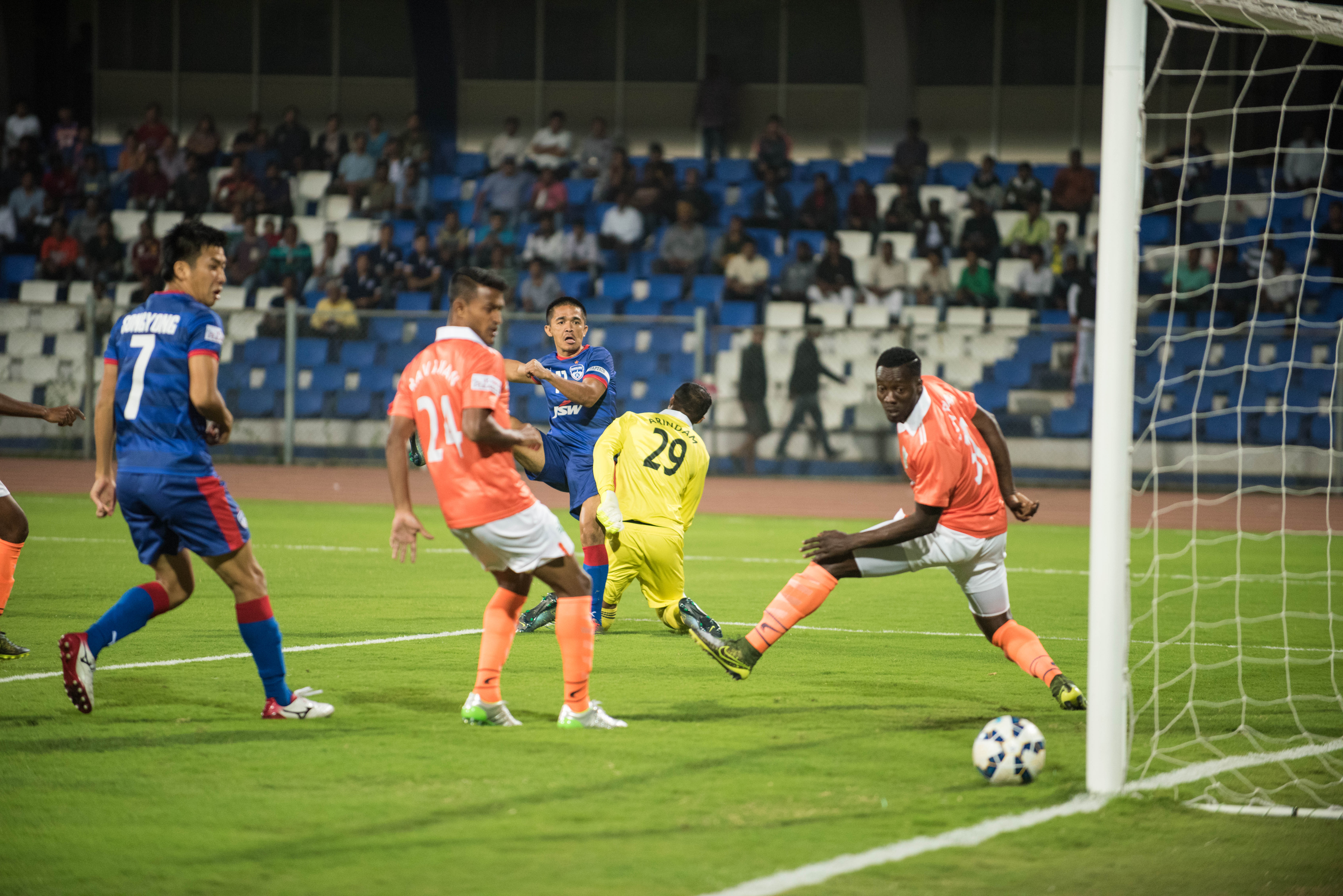 I-League 2015/16: Chhetri’s brace helps Bengaluru fightback to a draw against 10-man Sporting