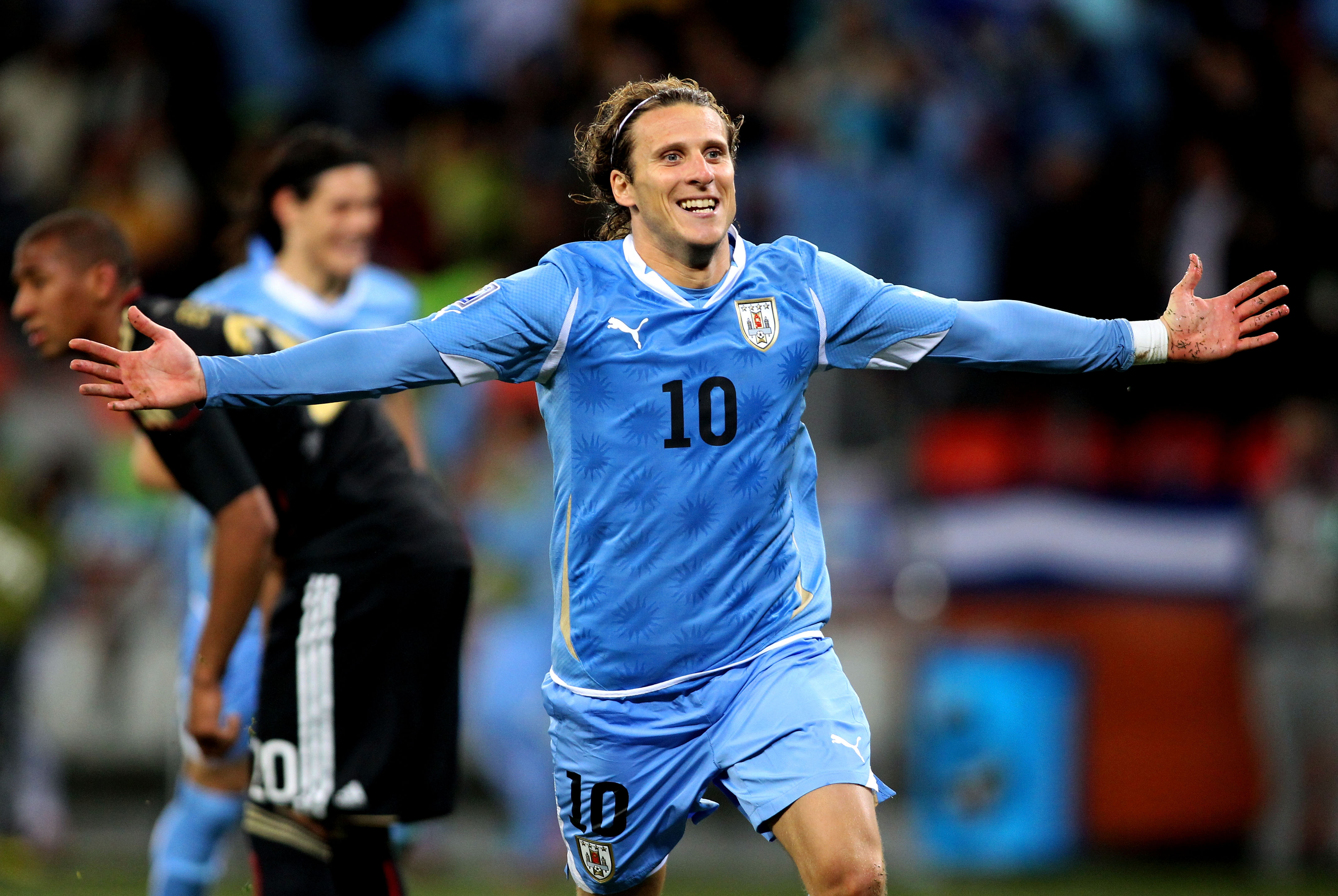 Reports | Diego Forlan retires from professional football