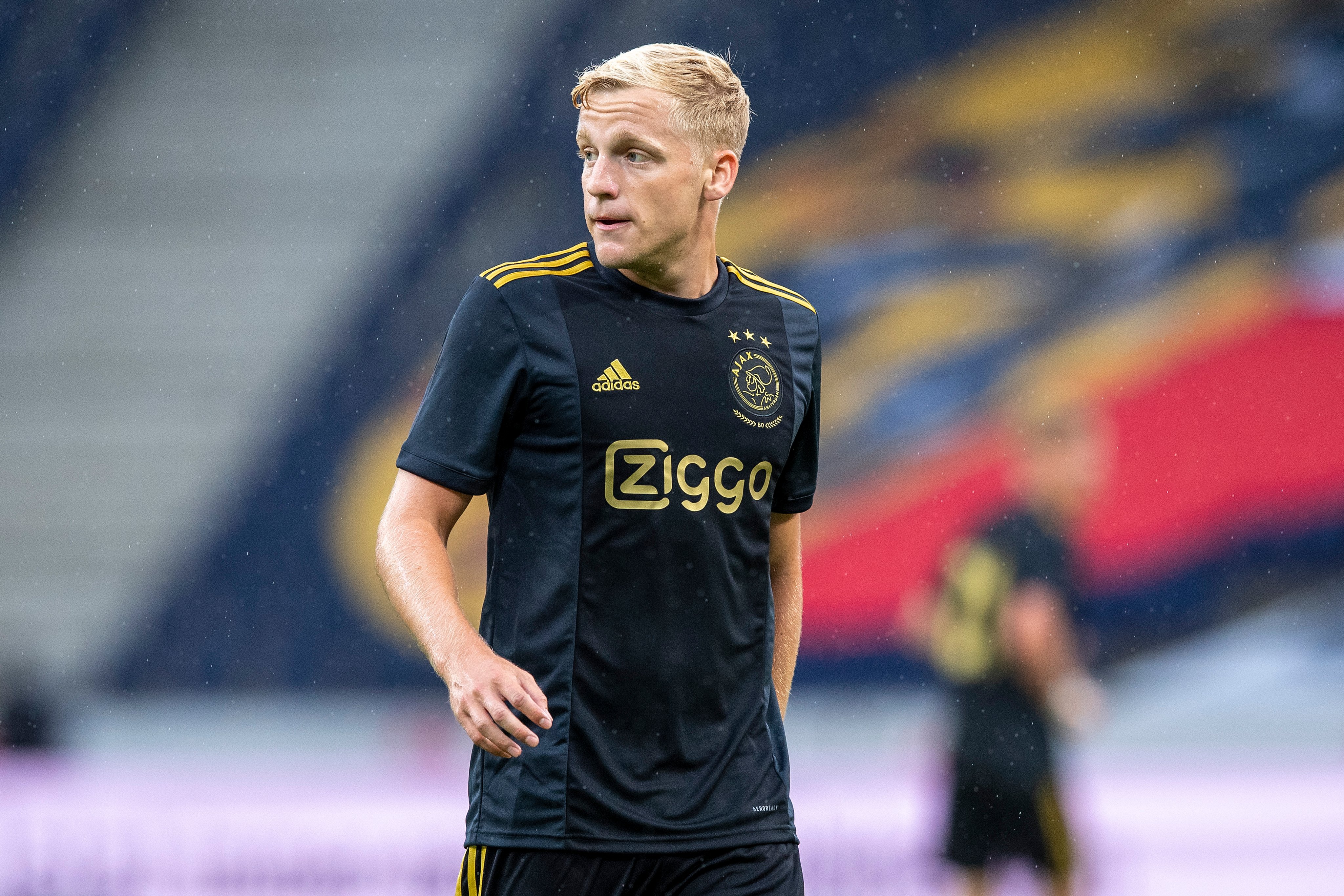 Manchester United sign Ajax starlet Donny van de Beek for an initial fee of €39 million