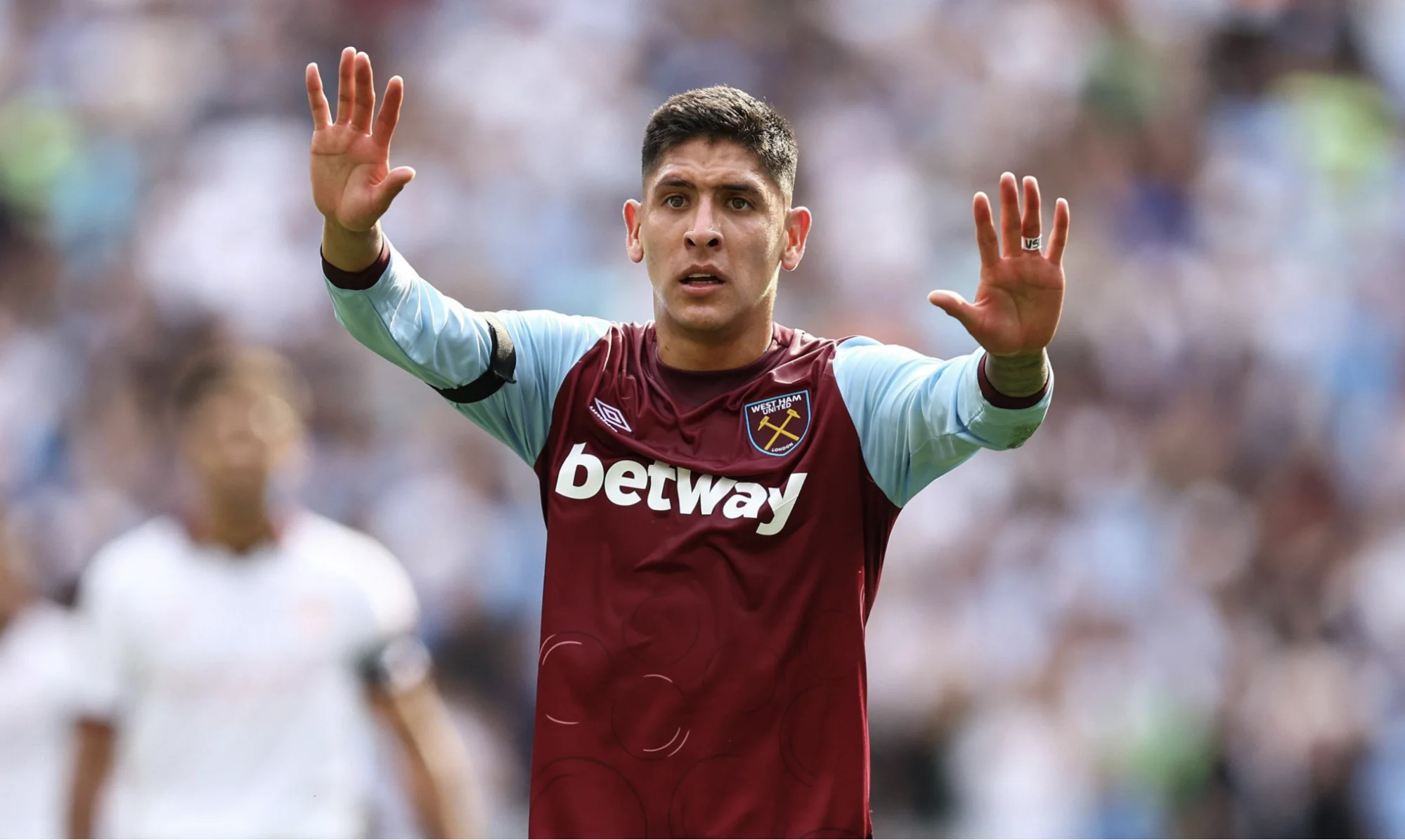 West Ham in Talks to Sell Edson Alvarez With Rising Pressure