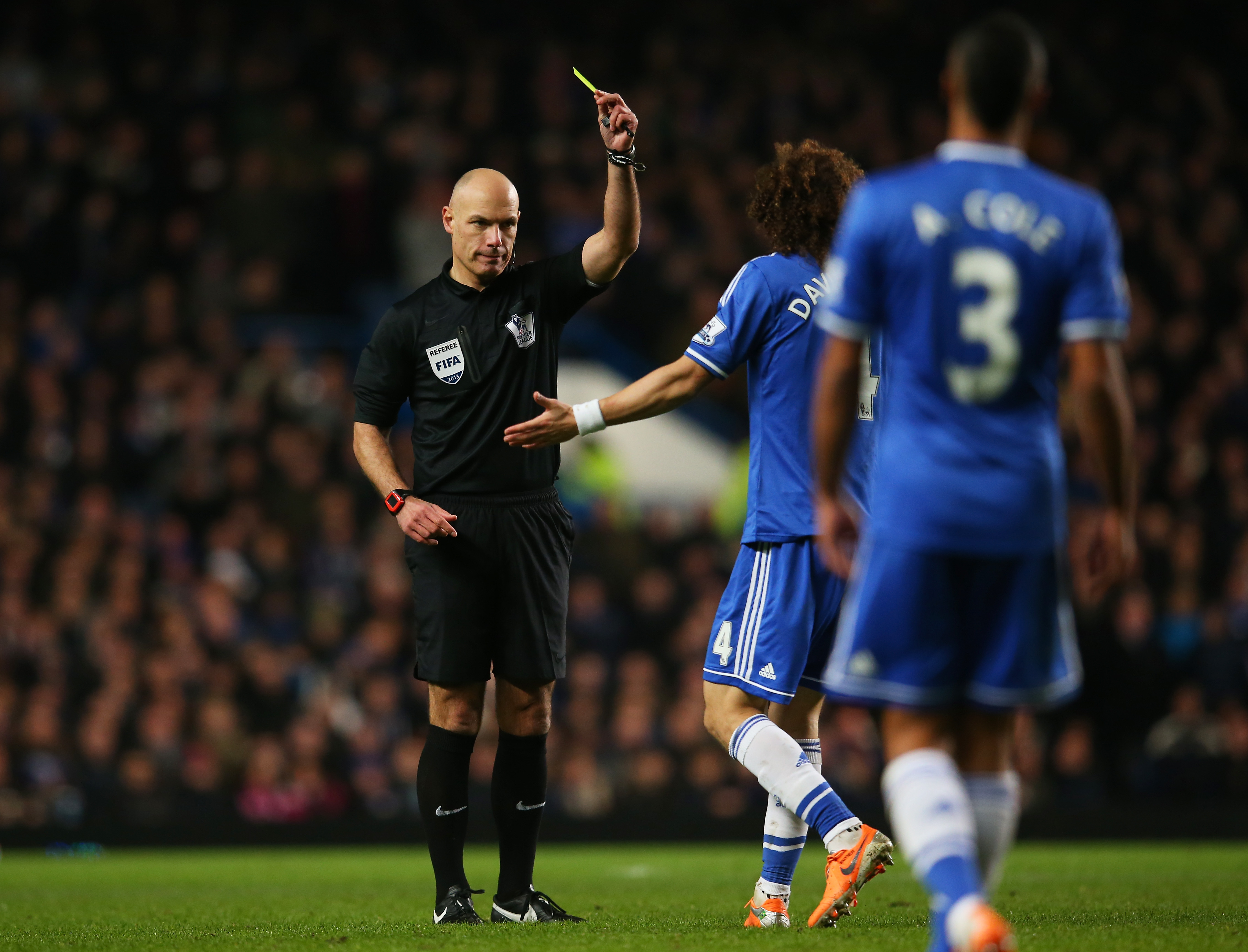 Ex EPL referee Howard Webb : Players ask for yellow card before Christmas
