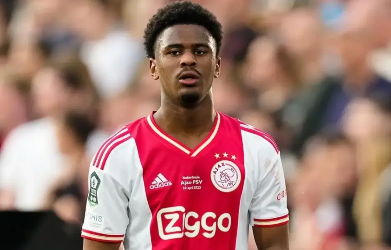 Chelsea Eye Jorrel Hato After £52m Madueke Sale to Arsenal