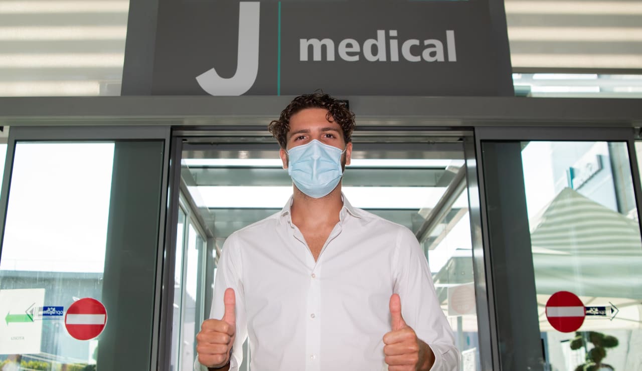 Sassuolo's Manuel Locatelli arrives in Turin ahead of €35 million move to Juventus