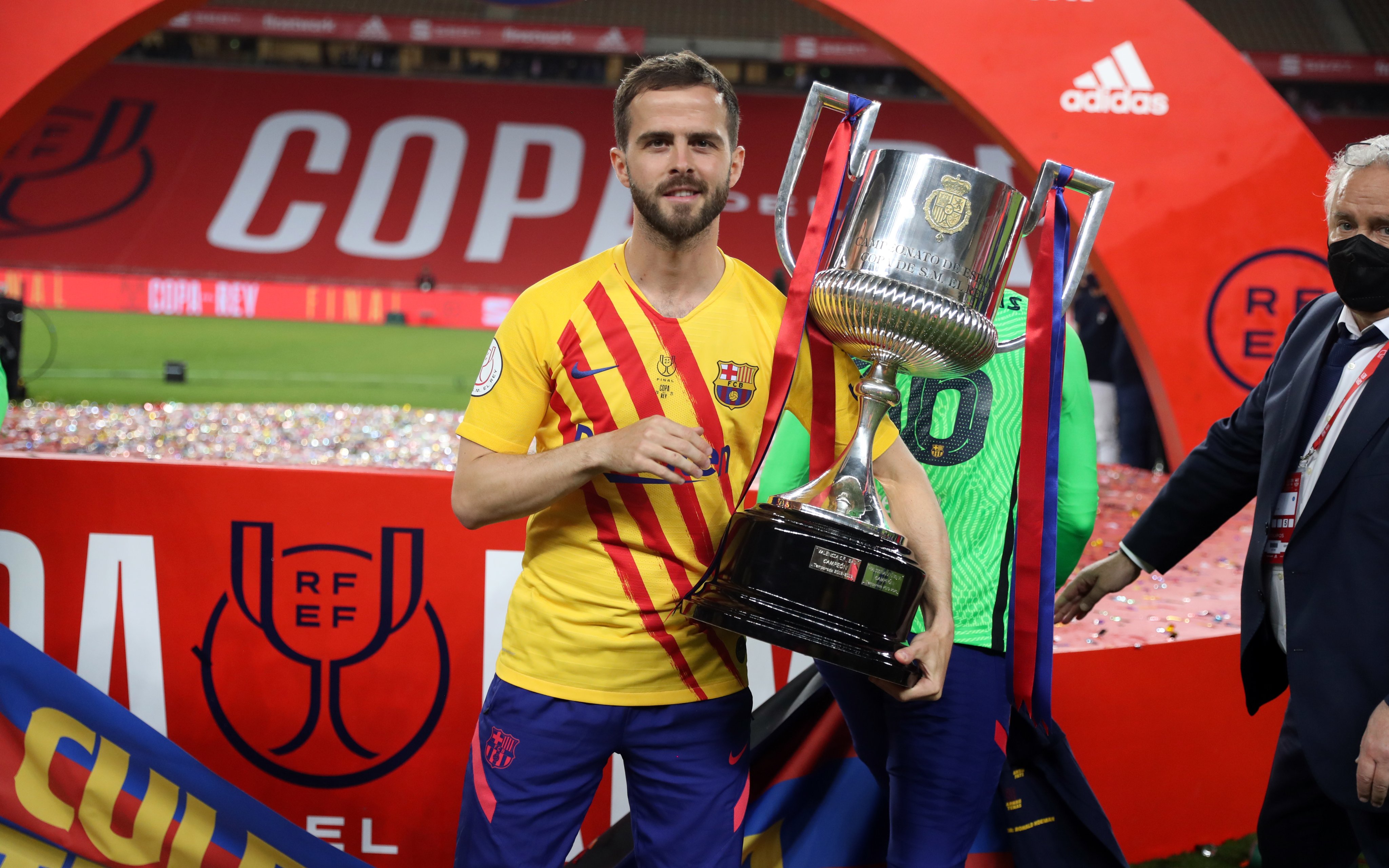 Barcelona News | Miralem Pjanic signs for Besiktas from Barcelona