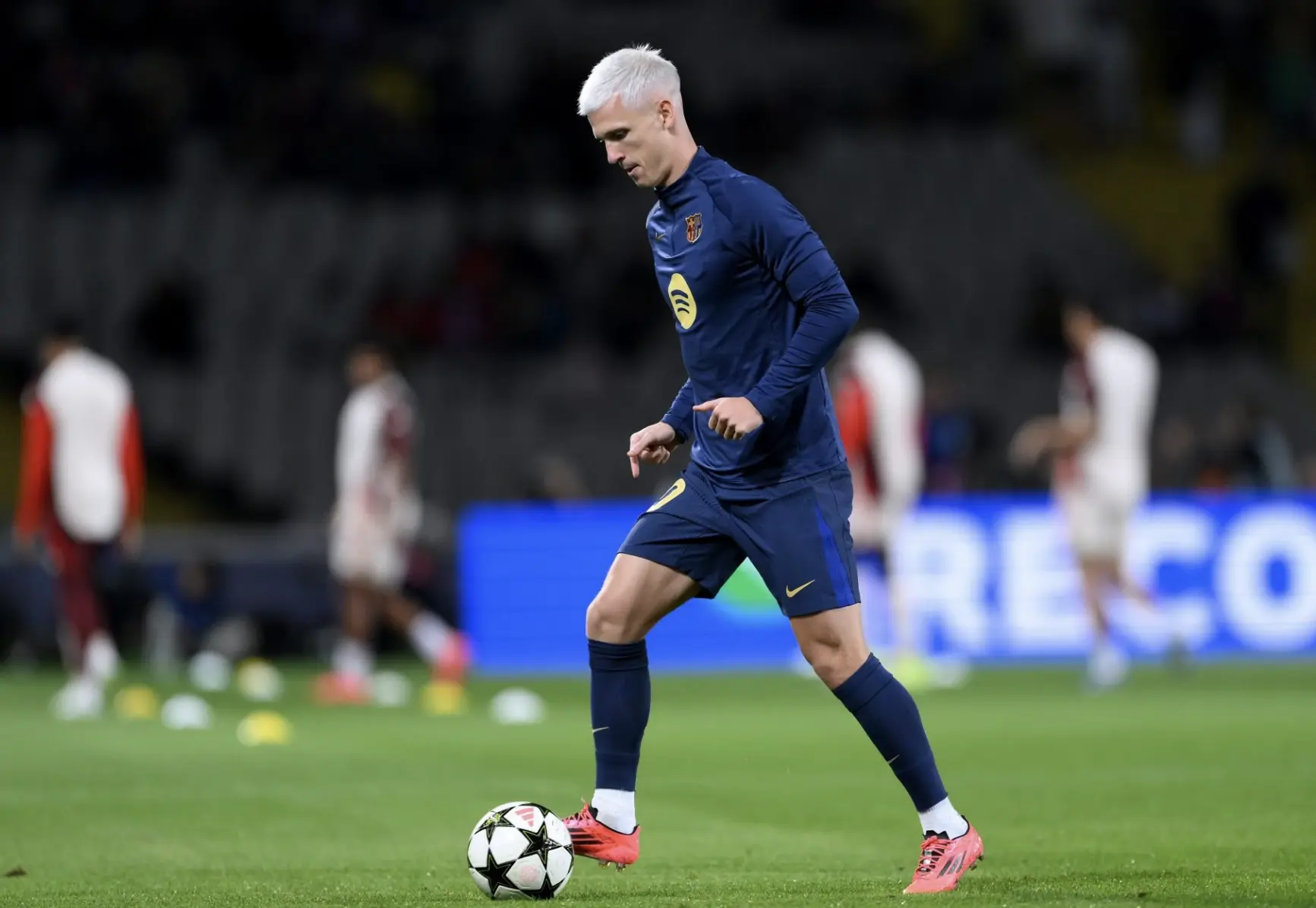 Barcelona Frustrated as De la Fuente Defends Staff Over Dani Olmo Injury