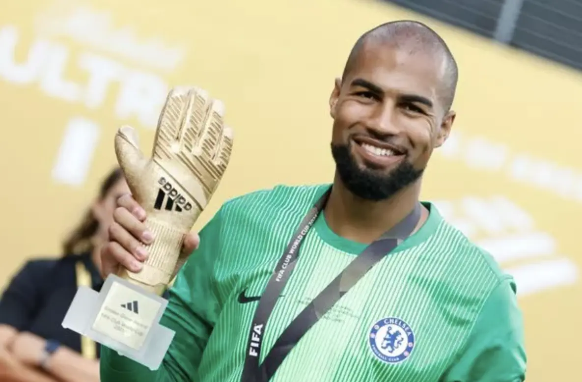 Chelsea Eyes Mike Maignan After Sanchez Red Card