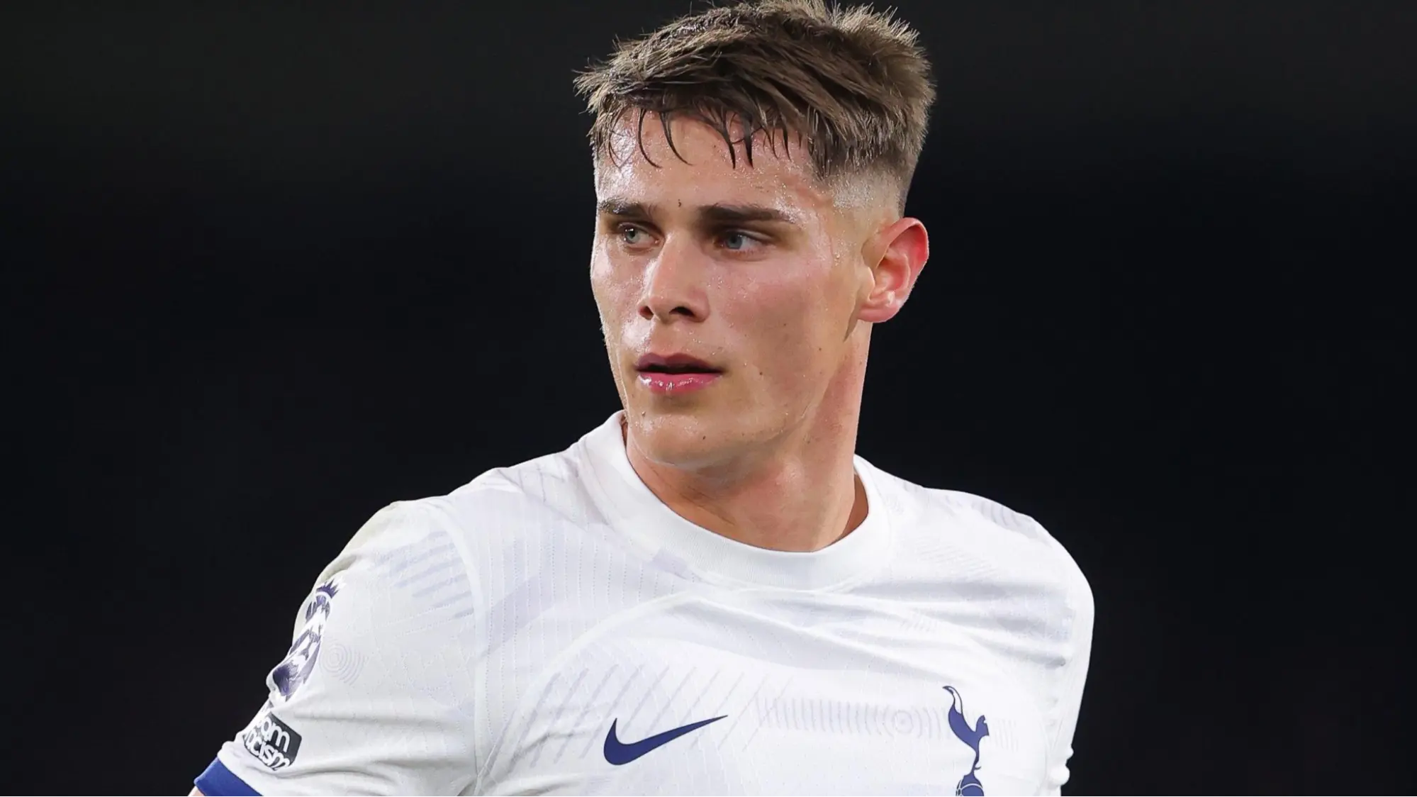 Micky Van de Ven Leads Tottenham to 3-0 Victory Over Everton in England Premier League