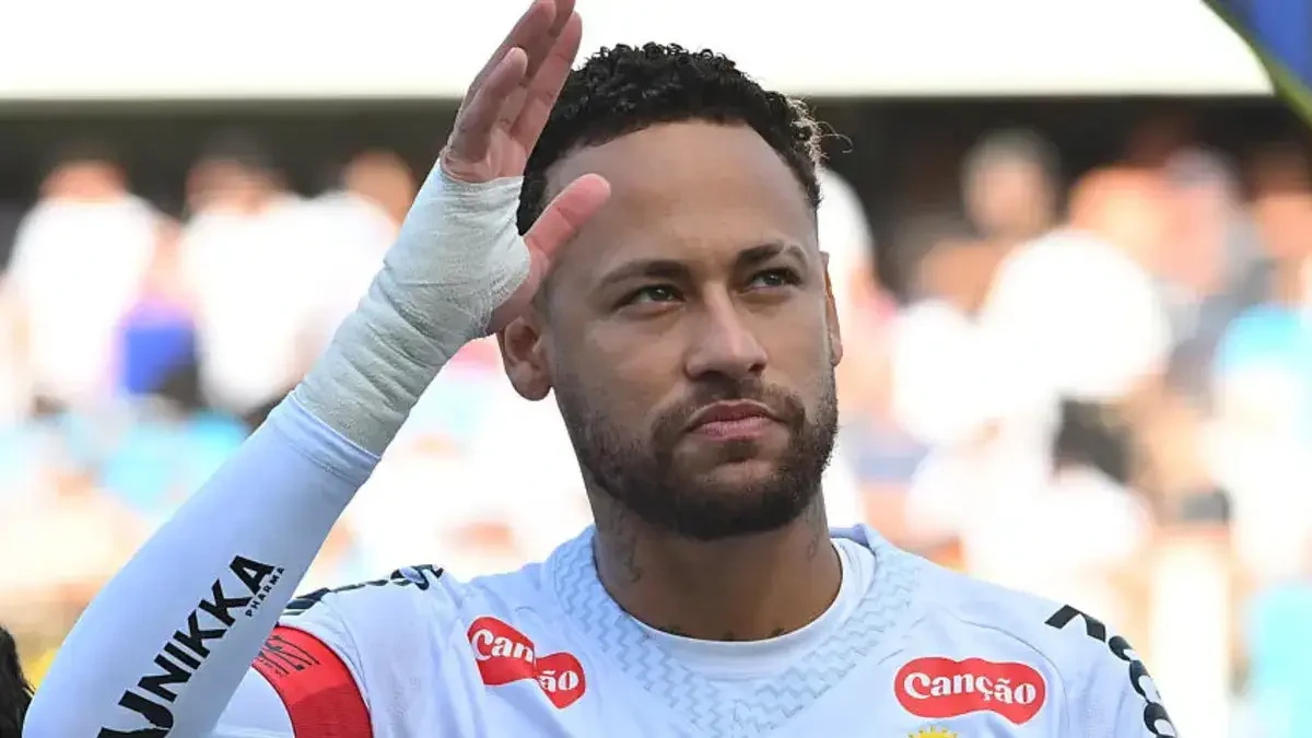 Neymar Pushes Through Injury to Help Santos Avoid Relegation