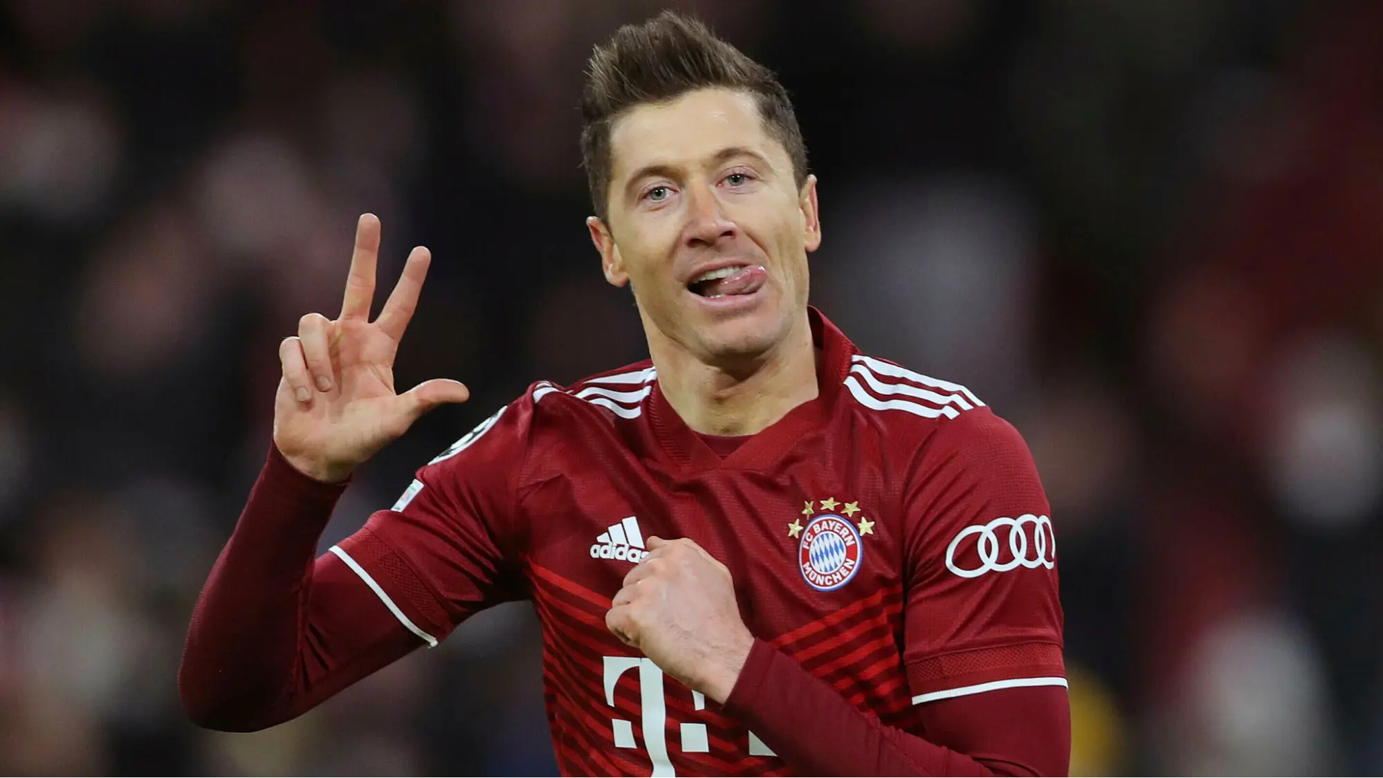 Peter Crouch Suggests Liverpool Move for Lewandowski.