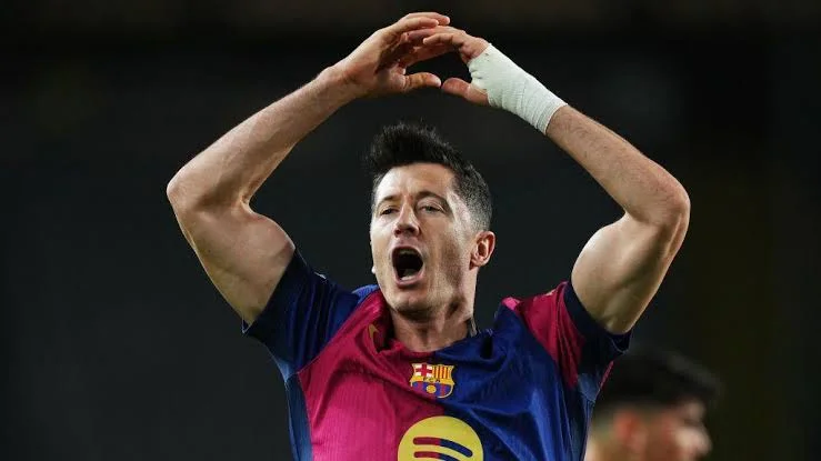 Robert Lewandowski Penalty Sends Barcelona to La Liga Summit