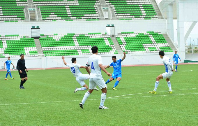 Turkmenistan resumes football league with 500 in attendance