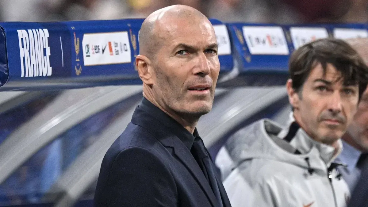 Zidane Backs Ronaldo and Praises His Remarkable Career 