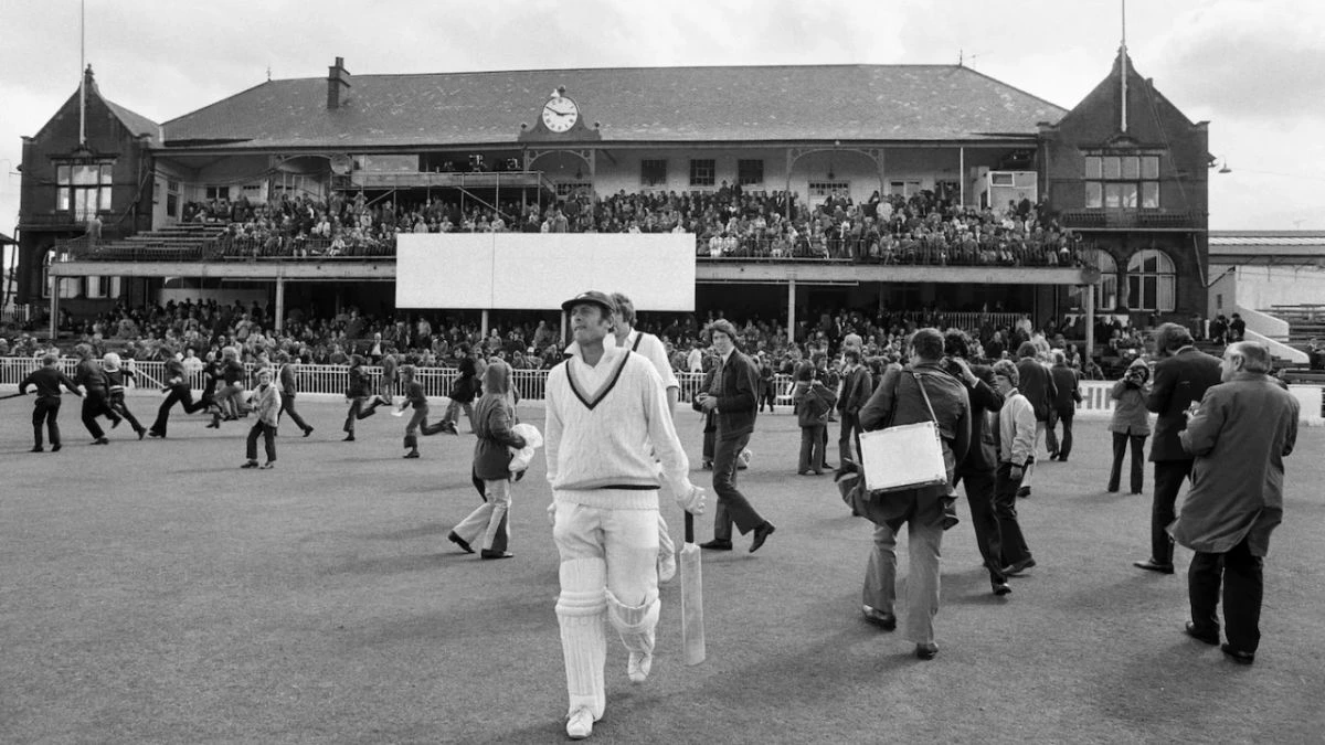 Geoff Boycott breaks Test run record on December 23, 1981.