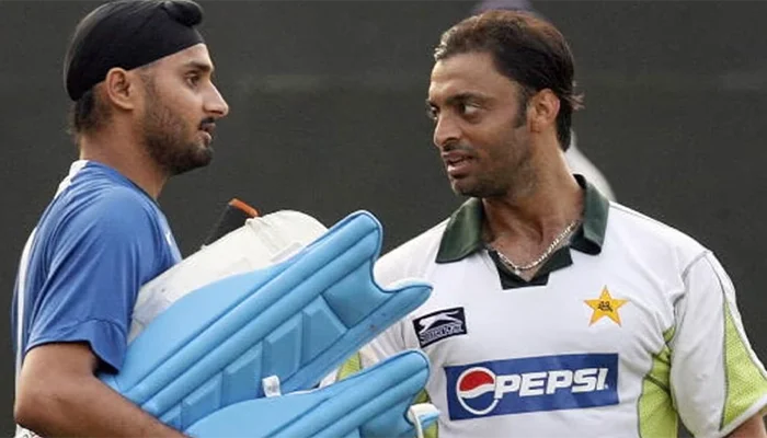 Harbhajan Singh and Shoaib Akhtar during an India-Pakistan match.