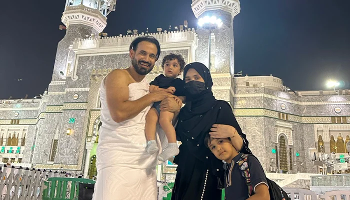 Irfan Pathan with his wife and children in front of a famous mosque in Saudi Arabia.