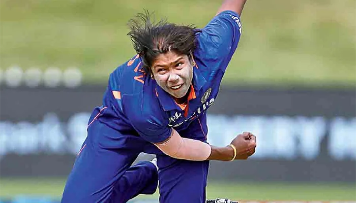 Jhulan Goswami bowling for the India Women’s cricket team.