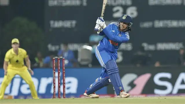 ‌IND-W vs AUS-W | Twitter erupts as Smriti Mandhana’s gorgeous pick-up six leaves Alyssa Healy in awe