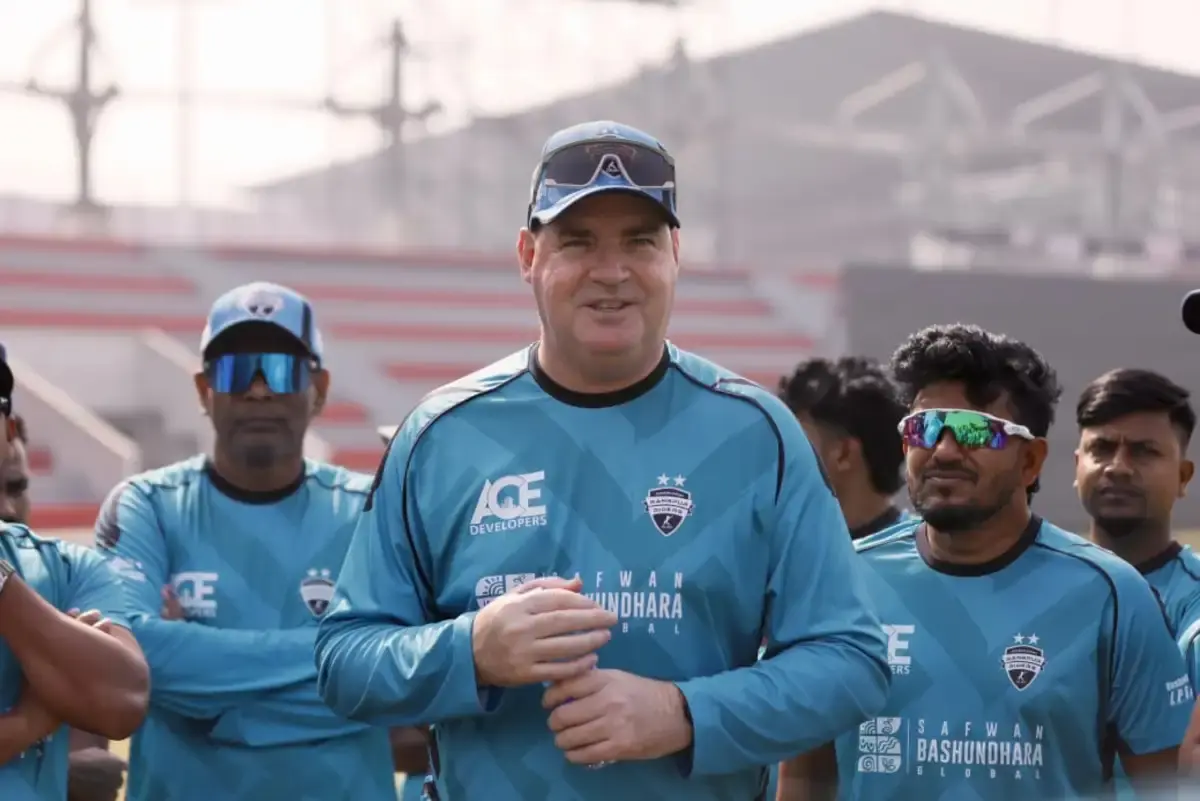 Mickey Arthur was born on 17th May.