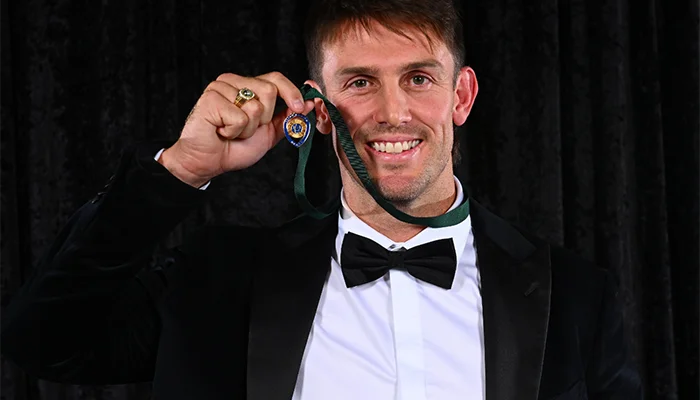 Mitchell Marsh with the Allan Border Medal 2024.