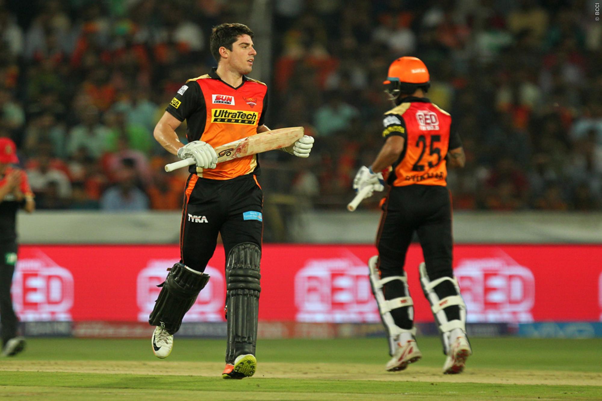 WATCH : Comedy of errors leaves both sides embarassed