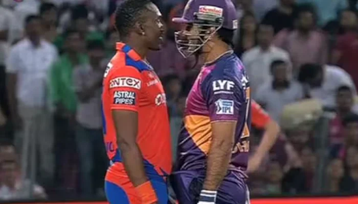 MS Dhoni and Dwayne Bravo having a funny moment during the match.