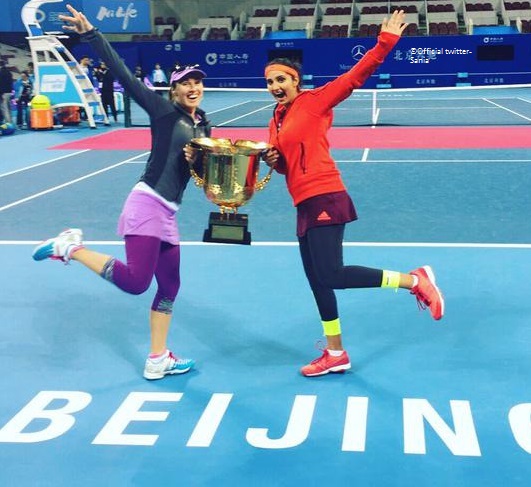 Sania Mirza and Martina Hingis come from behind to lift China Open